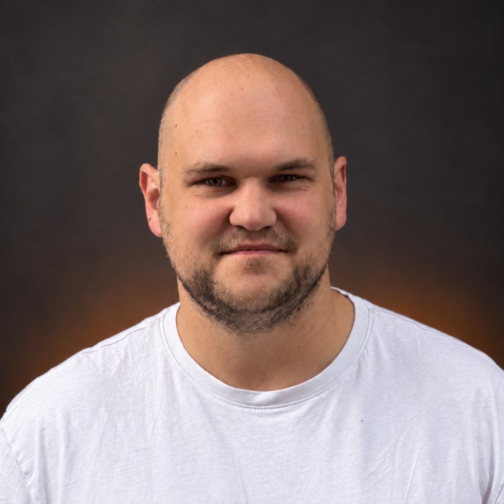 Portrait von Tobias, Gründer von NXTLYR
